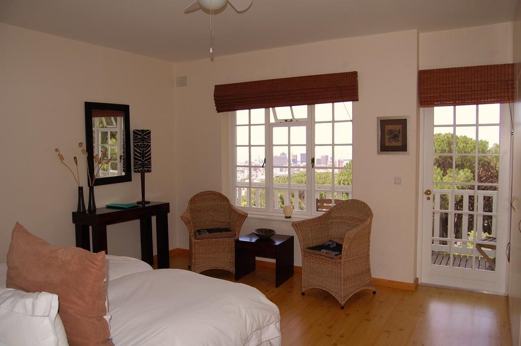 Guest house Cape Paradise Lodge And Apartments Cape Town