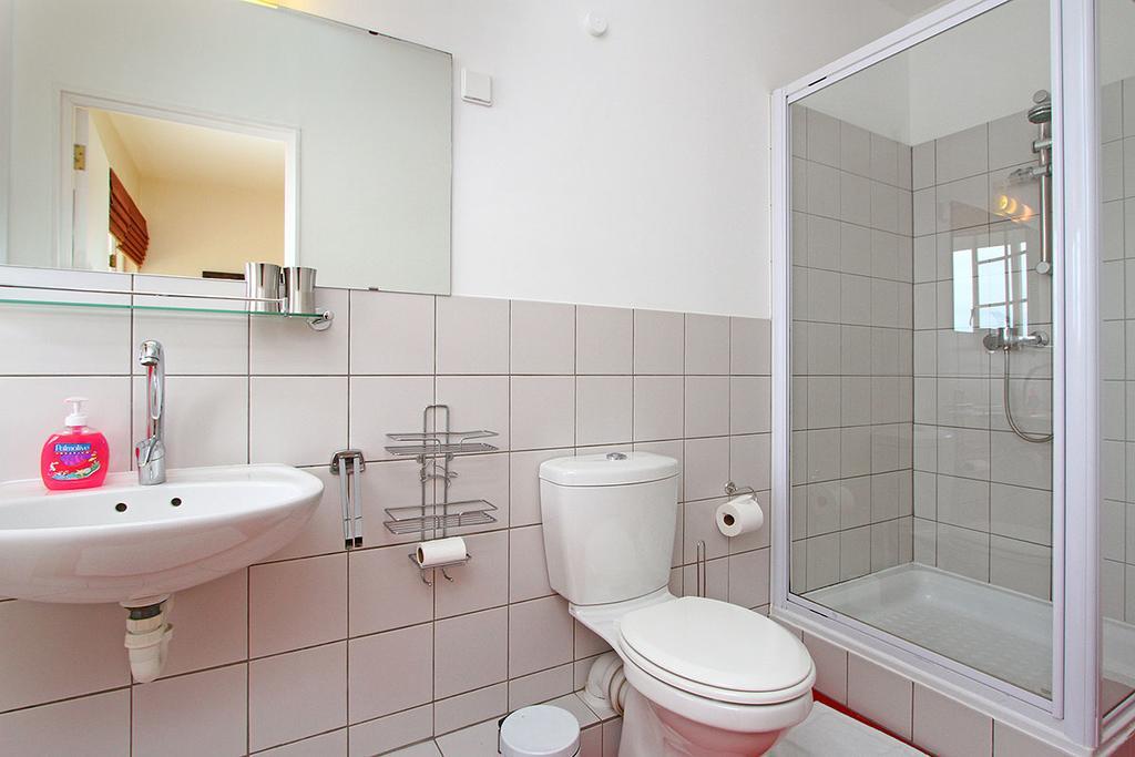 Cape Paradise Lodge And Apartments * Cape Town