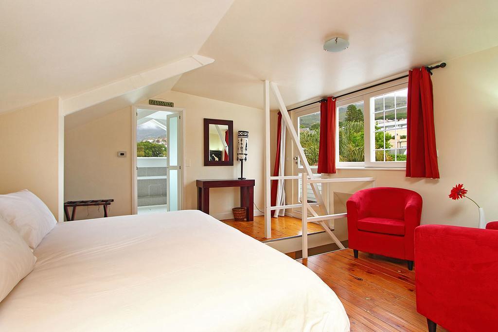 Cape Paradise Lodge And Apartments * Cape Town