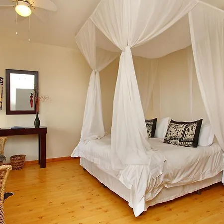 Cape Paradise Lodge And Apartments Cape Town Room photo